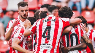 Inicia la revolución de Larcamón el Real Sporting: saldrán diez jugadores mientras se negocian tres cesiones