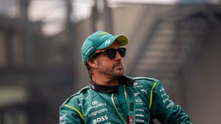 Fernando Alonso no agacha la cabeza pese al desastre de Aston Martin: ''Me siento superior a ellos''