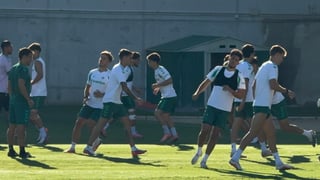 Iker Losada y Pablo García siguen entrenando con el Betis a menos de 48 horas del cierre del mercado