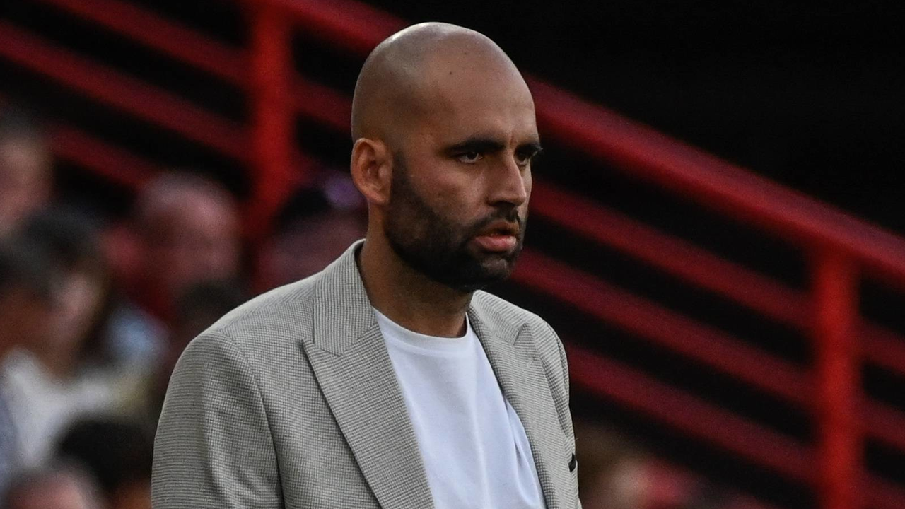 Giráldez les abre la puerta