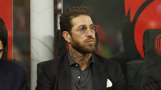 Sergio Ramos celebra la victoria del Sevilla, mientras la compra del club sigue adelante