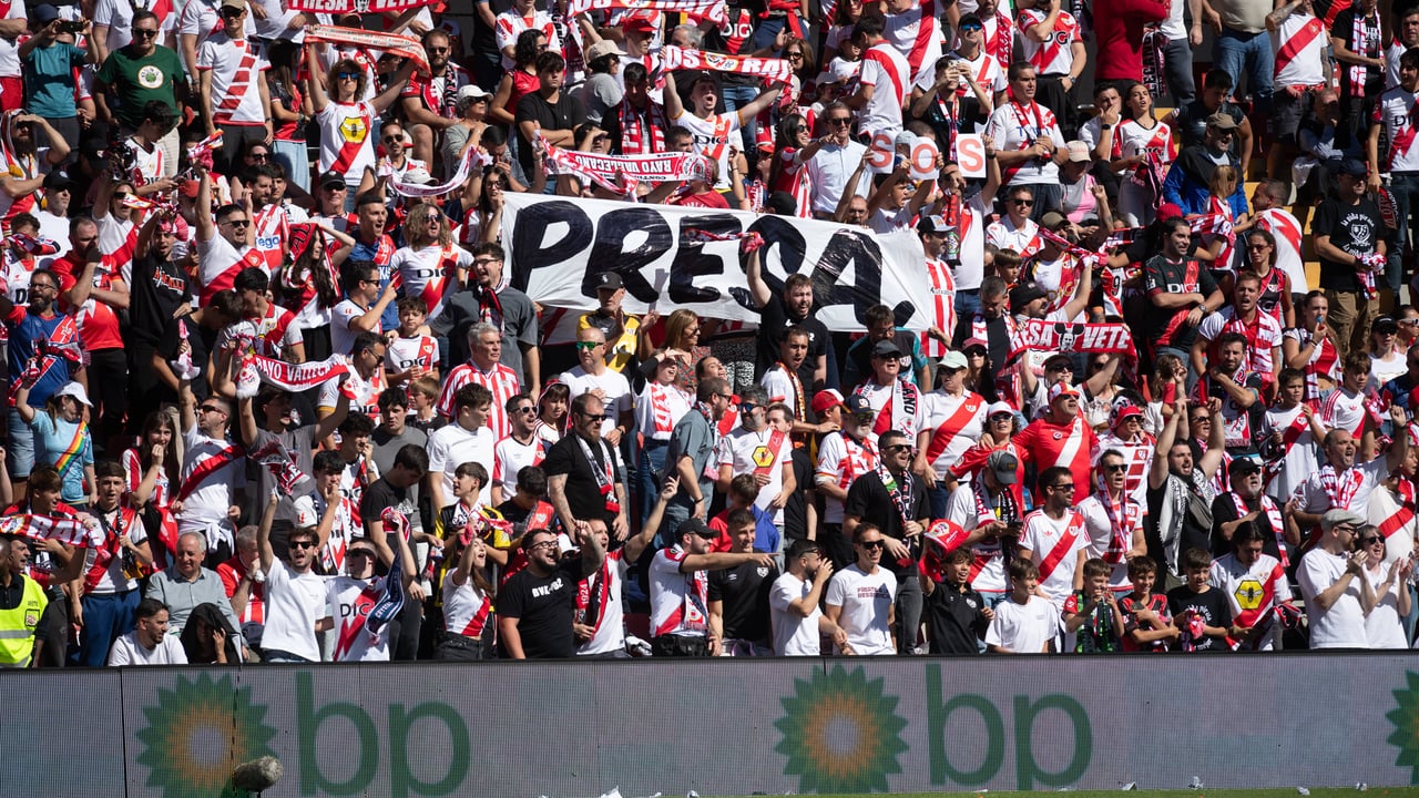 El mensaje que escondían los aviones de papel que acabaron con el Rayo - Athletic Club