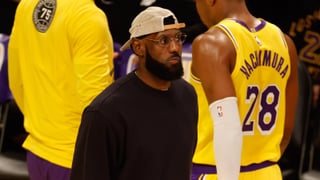 LeBron James se rebela contra la NBA y cambia su decisión