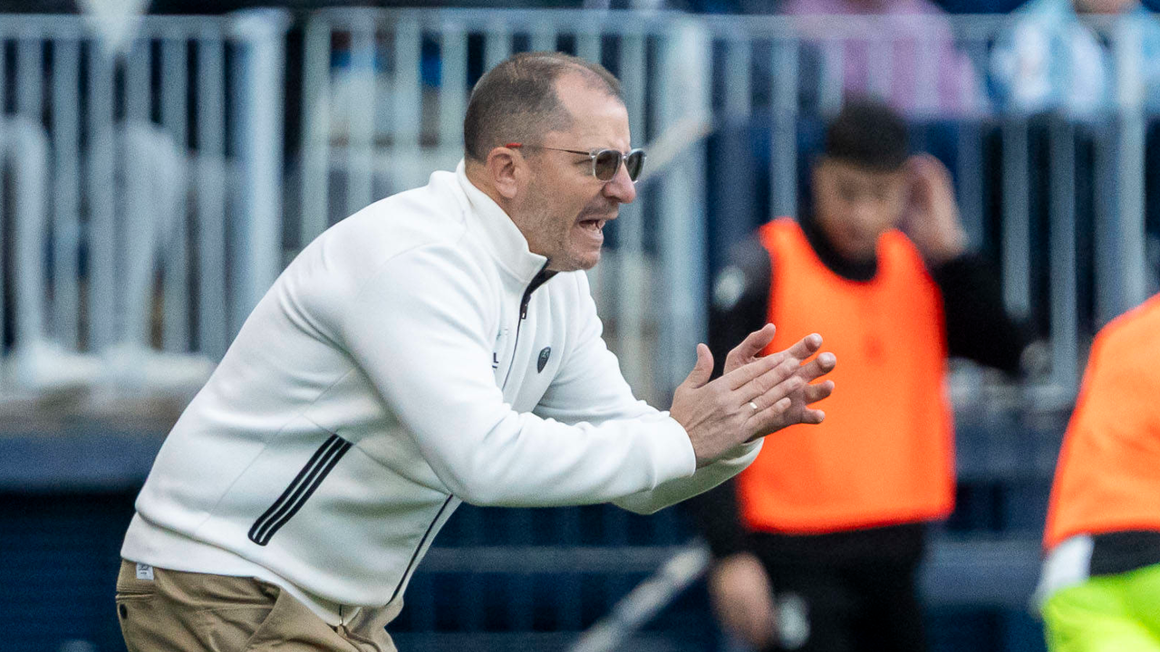 Jose Juan Romero se sincera sobre su futuro como entrenador del Ceuta: "El presidente me quiere renovar"