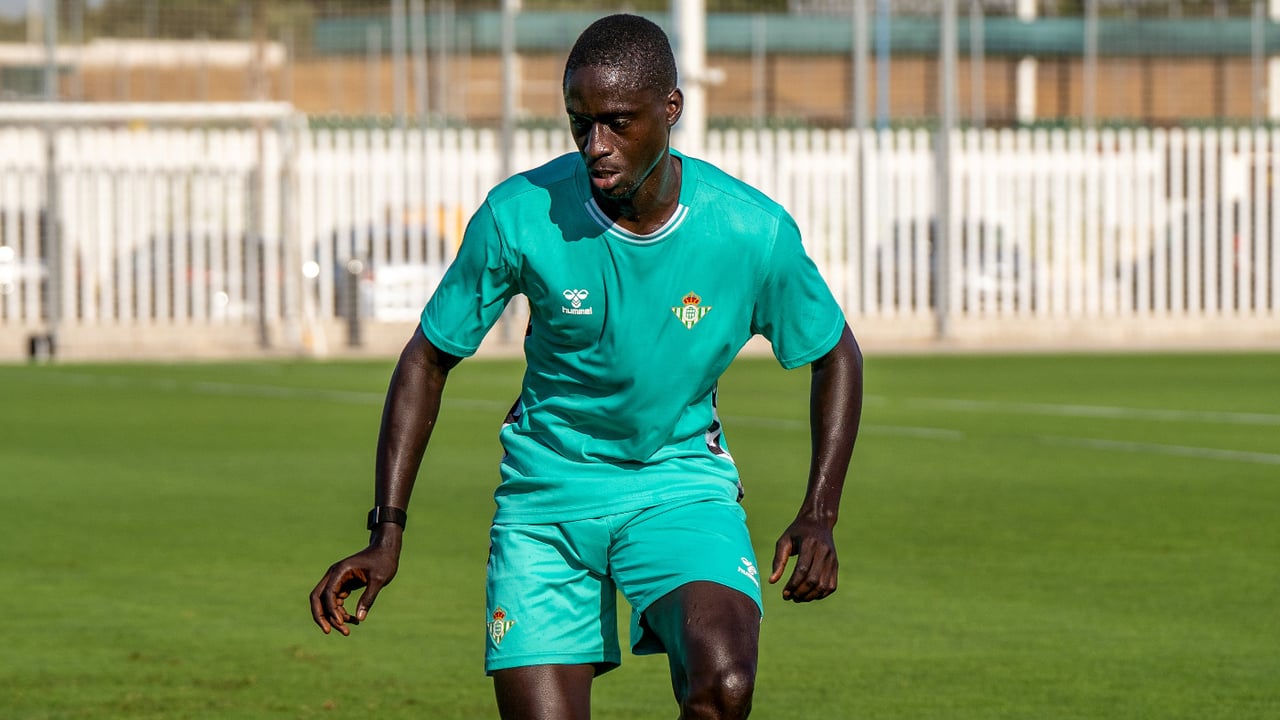 El Betis presume de su propio Lamine en la semana de los derbis