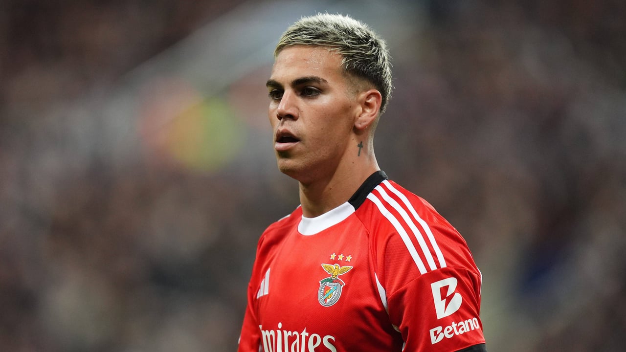 Enzo Barrenechea deja abierta la posibilidad de volver al Valencia: "El fútbol da muchas vueltas"