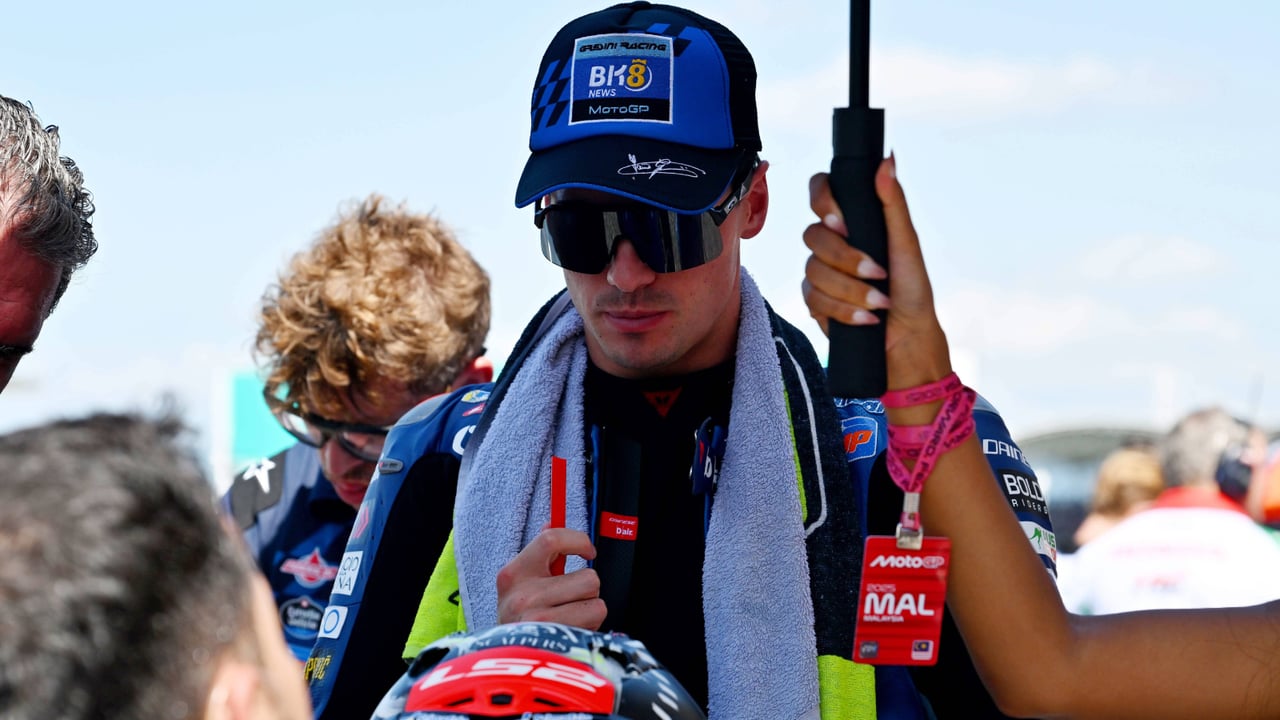 Fermín Aldeguer, el 'rookie' del año, se lleva su primer palo con Ducati