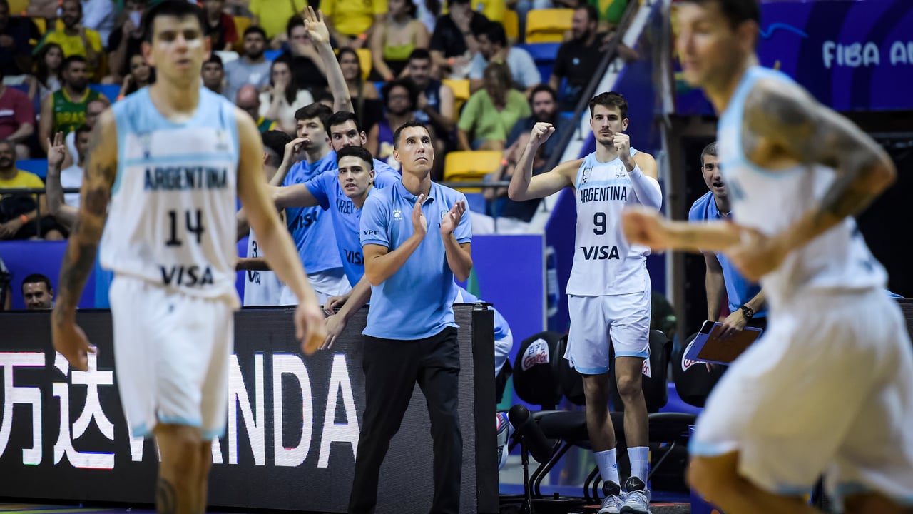 Prigioni carga contra la España de Scariolo y Lorenzo Brown