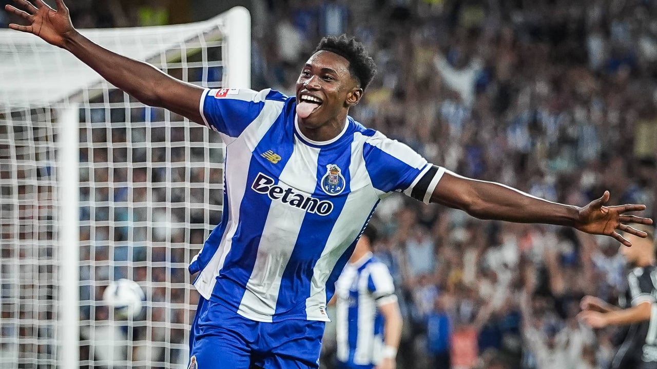 Samu Aghehowa, de nuevo en el escaparate