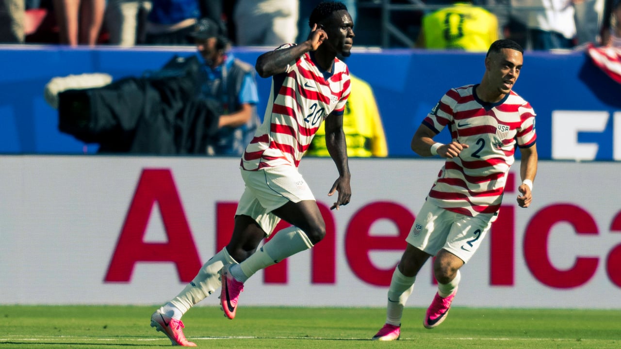 La FIFA levanta la sanción a Balogun y Trump felicita