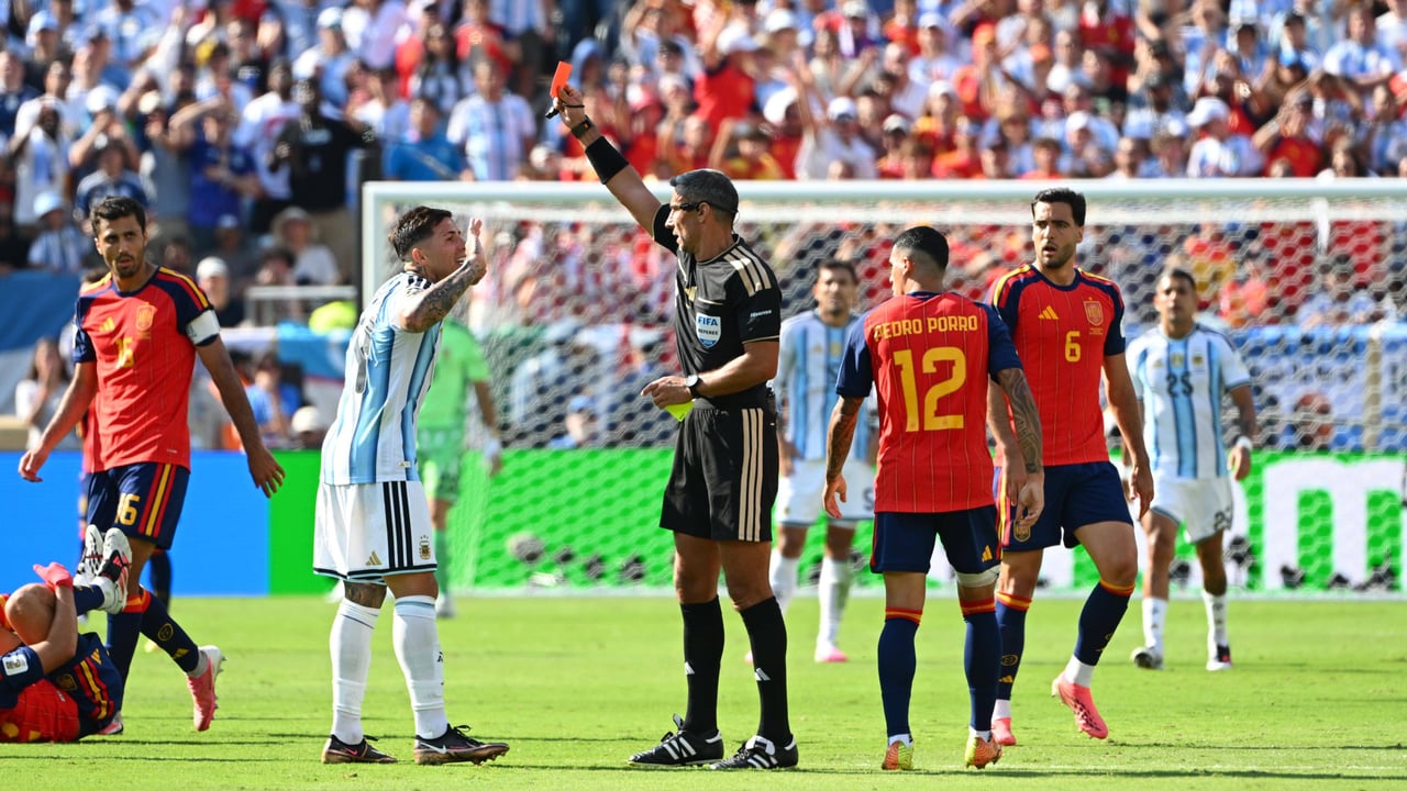 El árbitro de la final del Mundial entre España y Argentina desvela lo ocurrido con Leo Messi: "Al principio fue un shock"