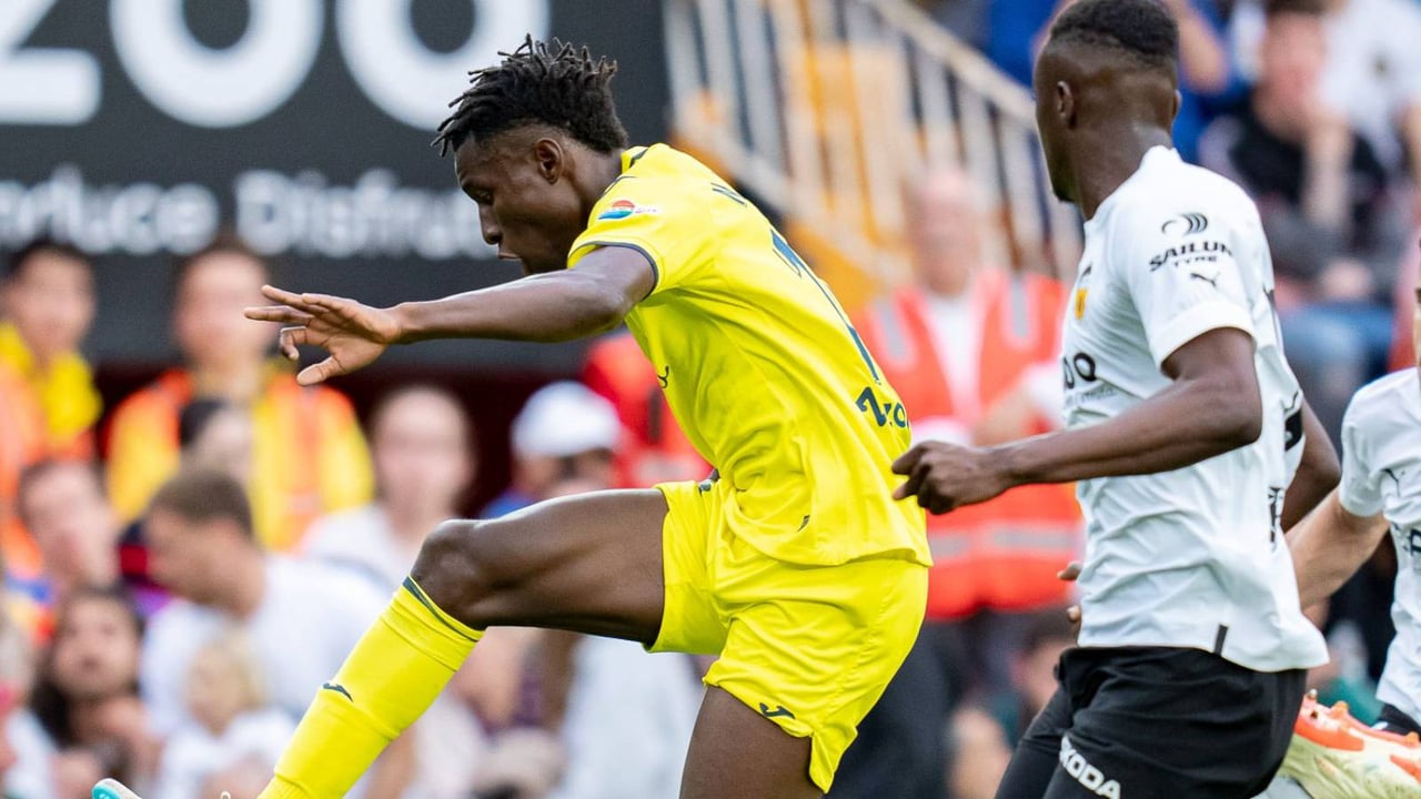 El favor que le hizo Gil Manzano al Valencia en el derbi ante el Villarreal