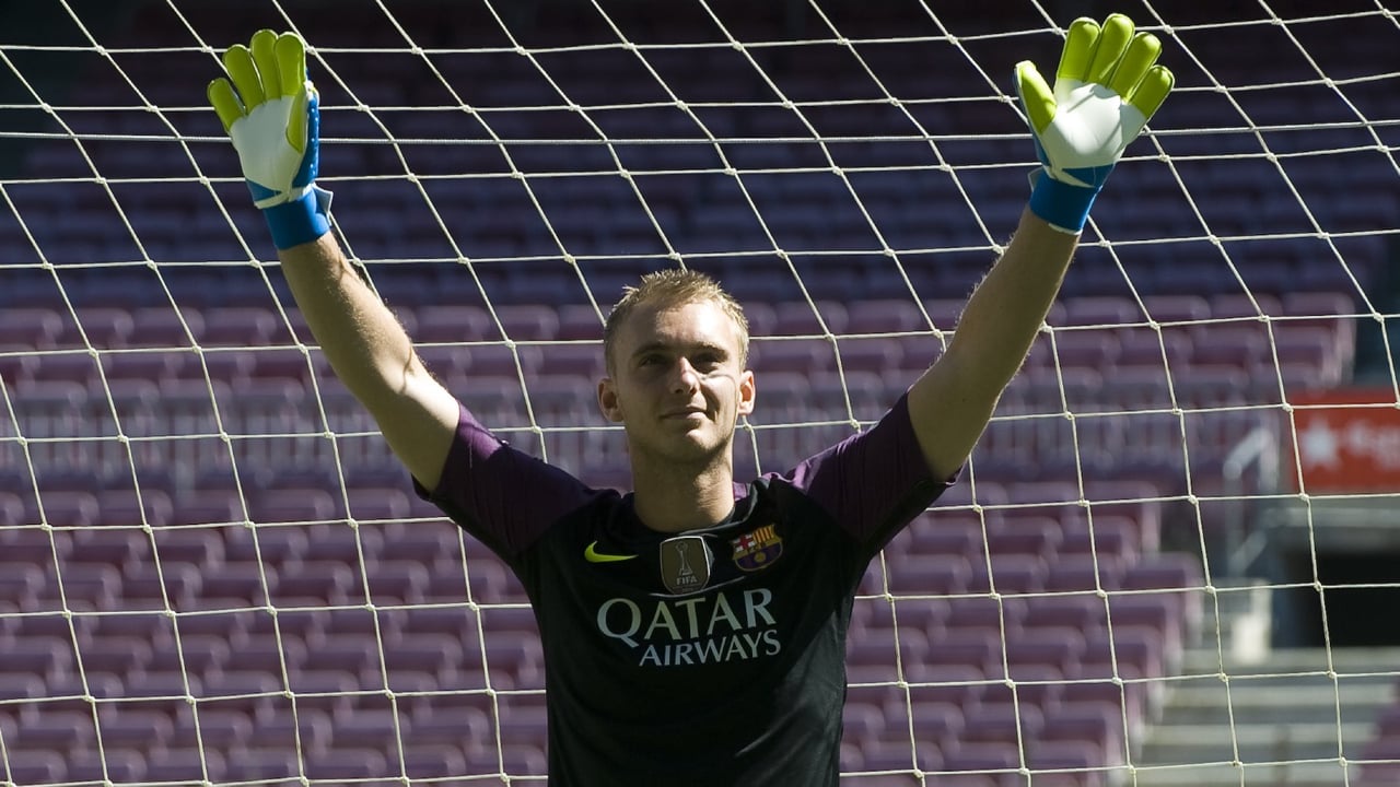 La expareja de Cillessen le denuncia por abandono familiar