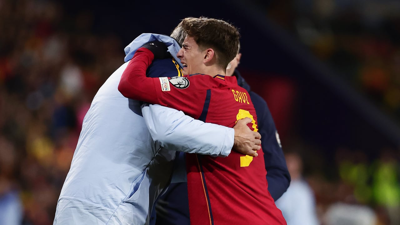 Se vuelcan con Gavi en su momento más duro