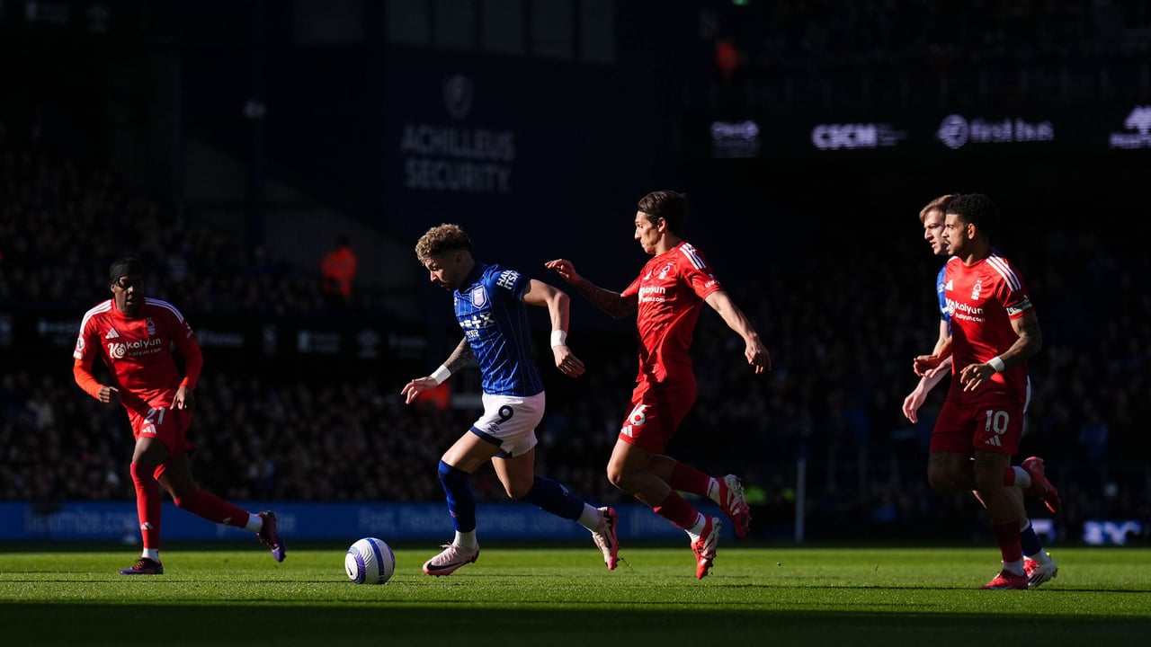 Un bombardero como oportunidad de mercado por si no cuaja lo de Antony