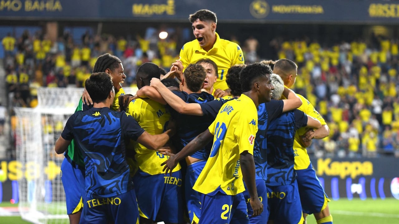 Las lluvias torrenciales cambian LaLiga Hypermotion que vive el despertar del Cádiz y el mazazo del Almería