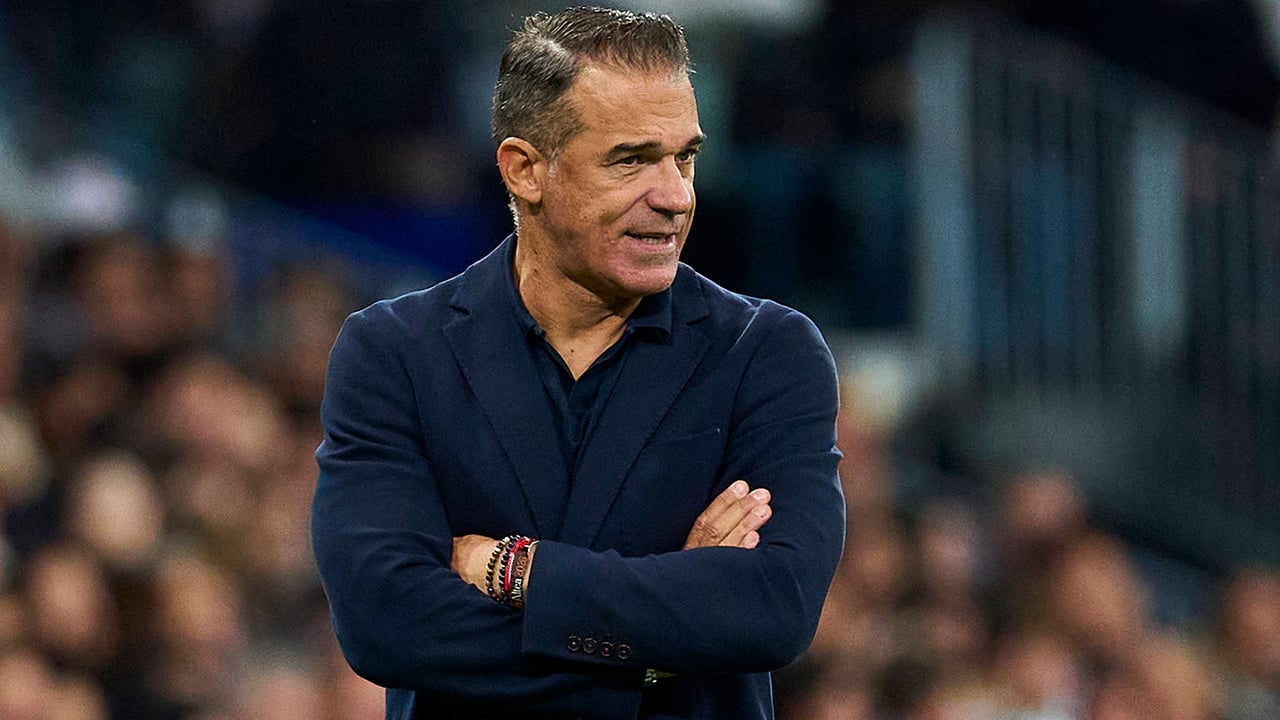 García Plaza explota por el arbitraje en el Real Madrid - Sevilla y señala culpables: "Nos han privado de jugar un partido en superioridad, no hay más"