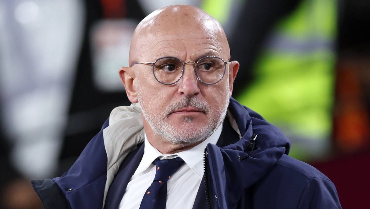 A De la Fuente le sobra un central, pero le falta el mejor según la Inteligencia Artificial