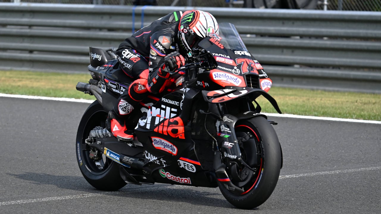 Aprilia da la sorpresa en Mandalika y recupera la sonrisa sin Jorge Martín