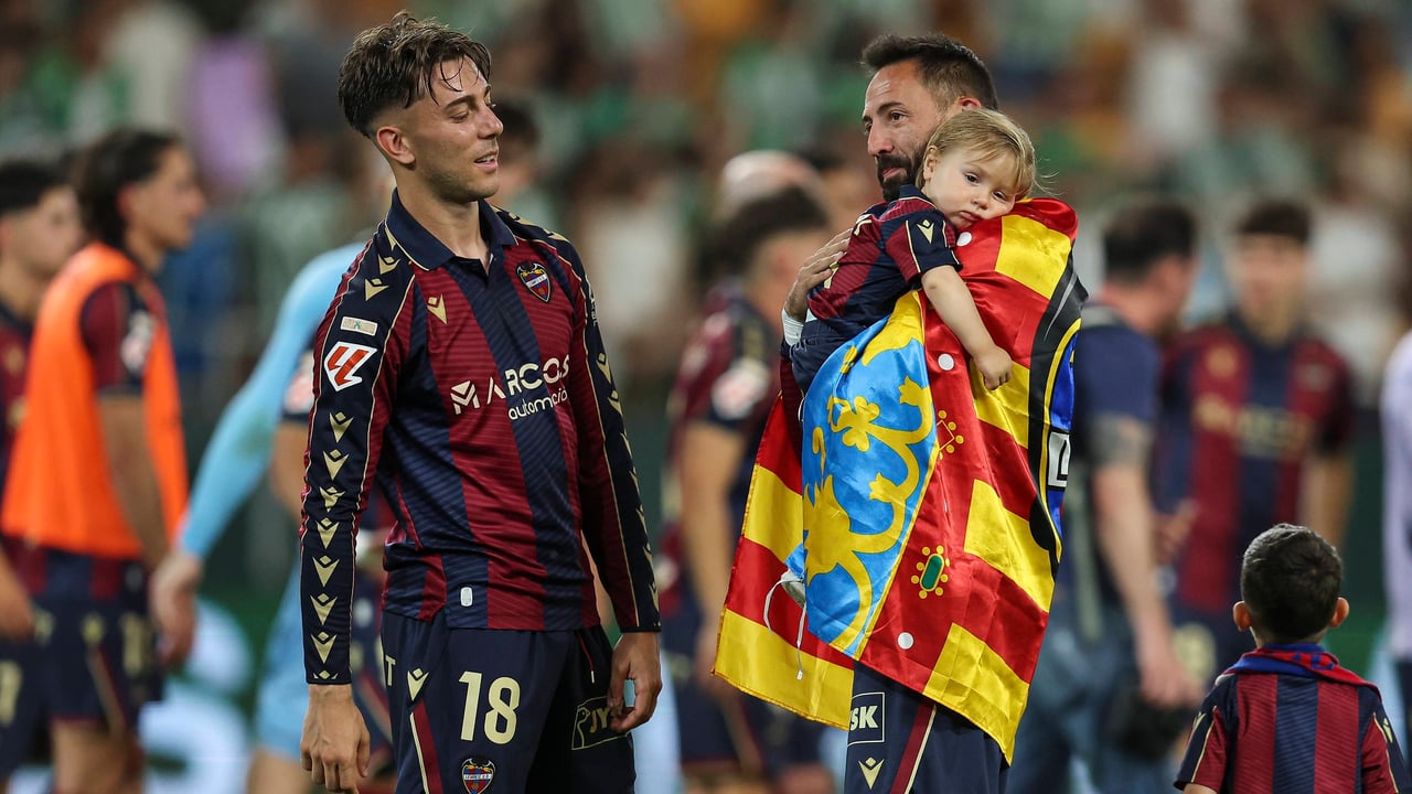 Luís Castro 'ofrece' a Iker Losada a Pellegrini: "Tiene características para el juego del Betis"