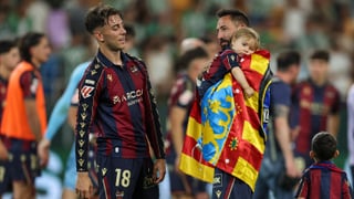 Luís Castro 'ofrece' a Iker Losada a Pellegrini: "Tiene características para el juego del Betis"