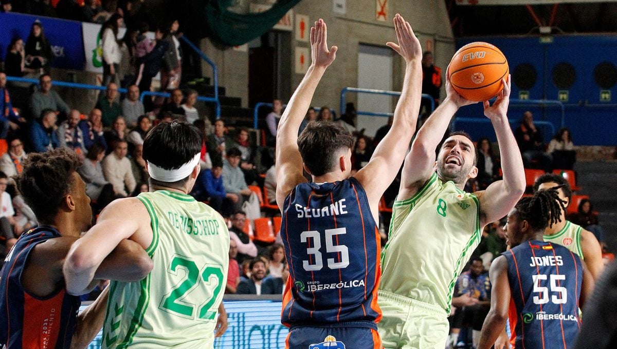 El Betis la lía en Burgos