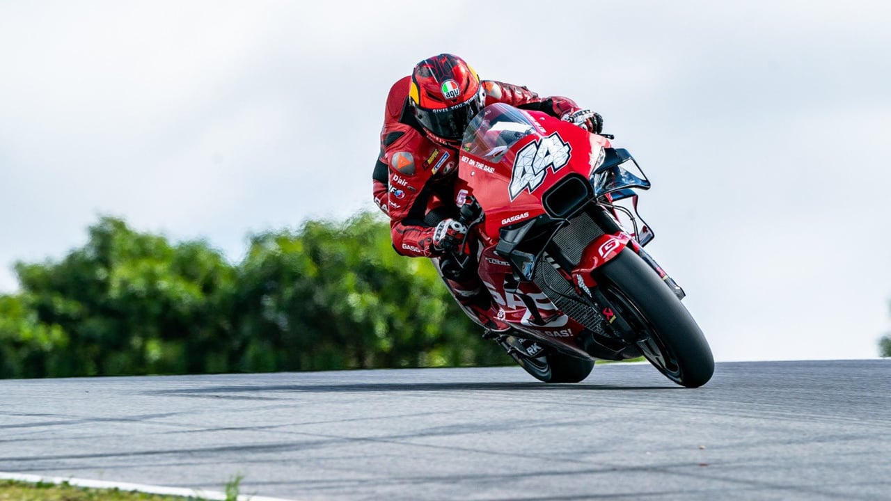 Miller, Acosta y Holgado lideran una jornada en la que Pol Espargaró dio el susto