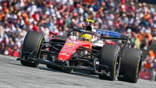 Hamilton asusta en Silverstone, Sainz y Alonso se resignan una vez más