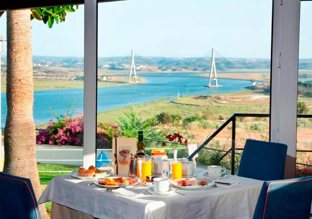 Los paradores más baratos de Andalucía para viajar en otoño