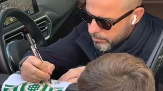 La respuesta de Manu Fajardo a la pregunta de su posible salida del Betis: sonrisa elocuente y regalos para la afición 