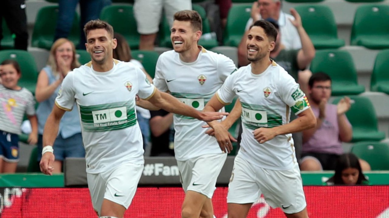 Elche 4-0 Rayo Vallecano: El Elche se da una alegría y evita las matemáticas