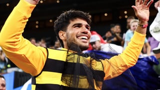 El show de Alcaraz en Indian Wells, arrasa a Norrie y desata la locura disfrazándose de abeja