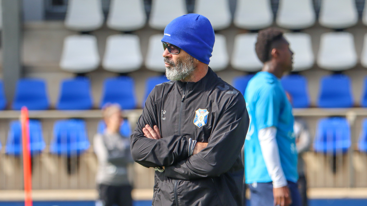 Álvaro Cervera tira de dos jugadores con los que no contaba Pepe Mel