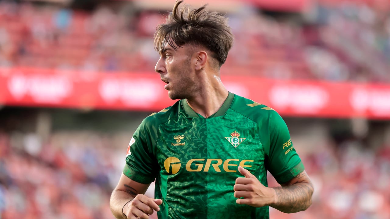 El Betis le saca un compromiso a Iker Losada para resolver su futuro con una fórmula ya definida
