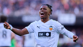 Valencia 1-0 Osasuna: Ramazani le da más aire a Corberán