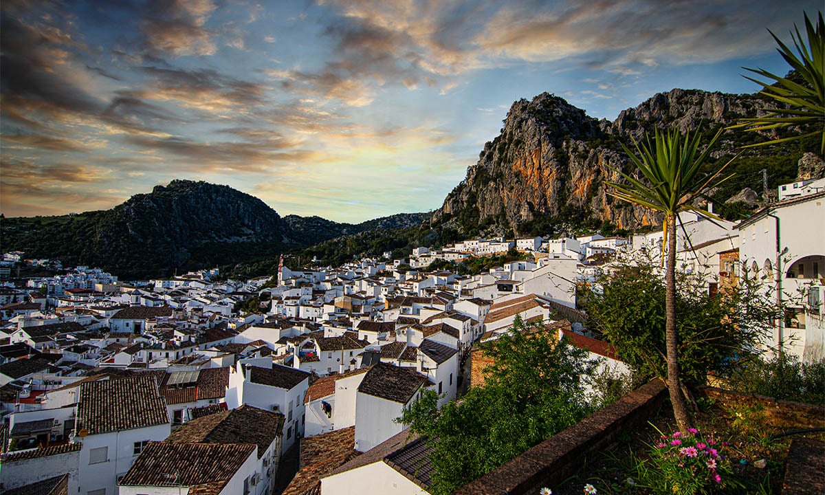 Este es el pueblo de Cádiz que 'aprueba raspado' en felicidad