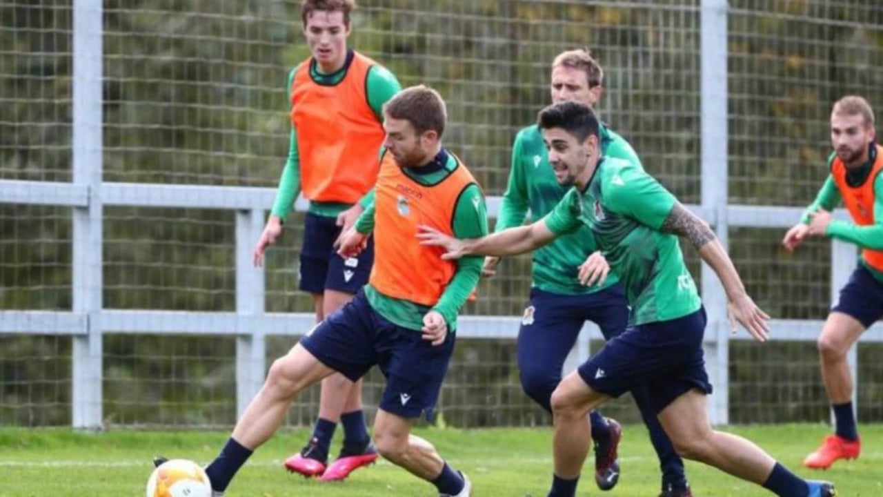 De compartir vestuario en la Real Sociedad a luchar por la liga en Hong Kong