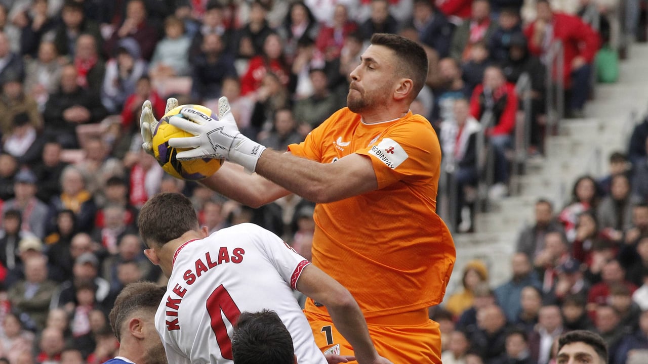 Unai Simón se lamenta: "Me gustaría jugar la Copa y la Europa League, pero el que manda es Ernesto Valverde"