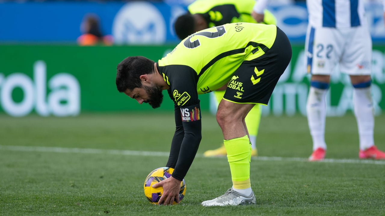 No le regalan nada... Más bien él es el que regala