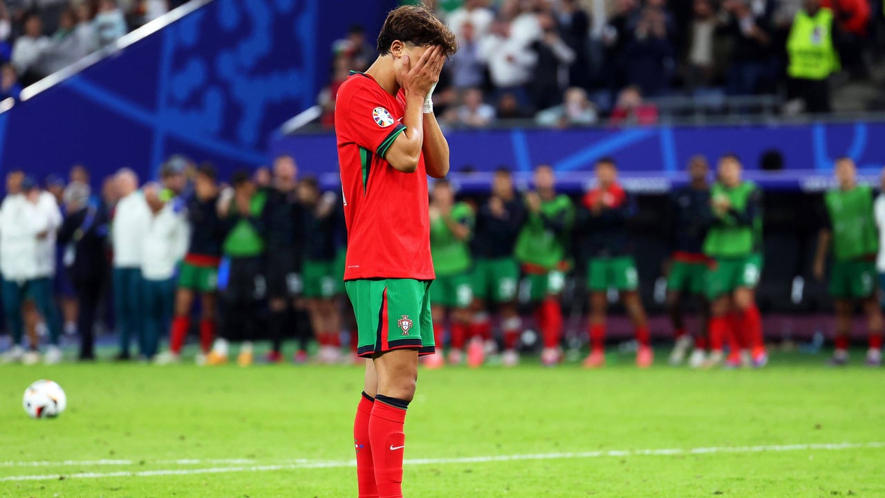 Joao Félix se queda solo