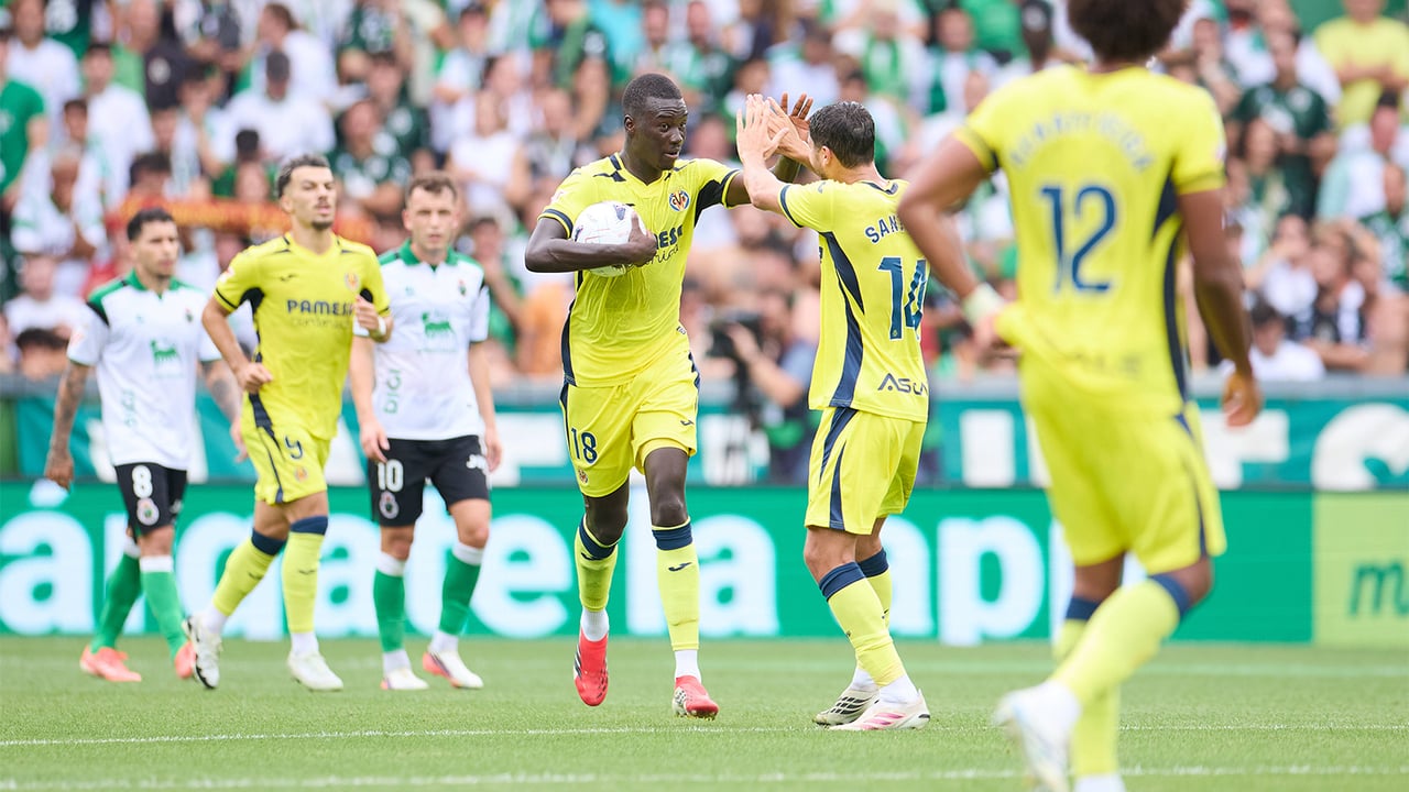 Racing 2-2 Villarreal: El 'Submarino' rescata un punto en su estreno en El Sardinero