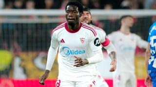 Agoumé, indignado tras el Sevilla - Alavés: "Todo el mundo lo vio menos el árbitro"  