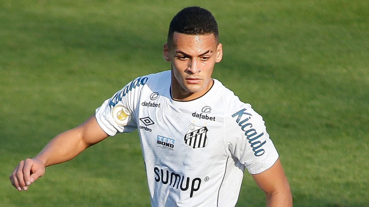 El Almería pone en su sitio al Barça gracias a Kaiky