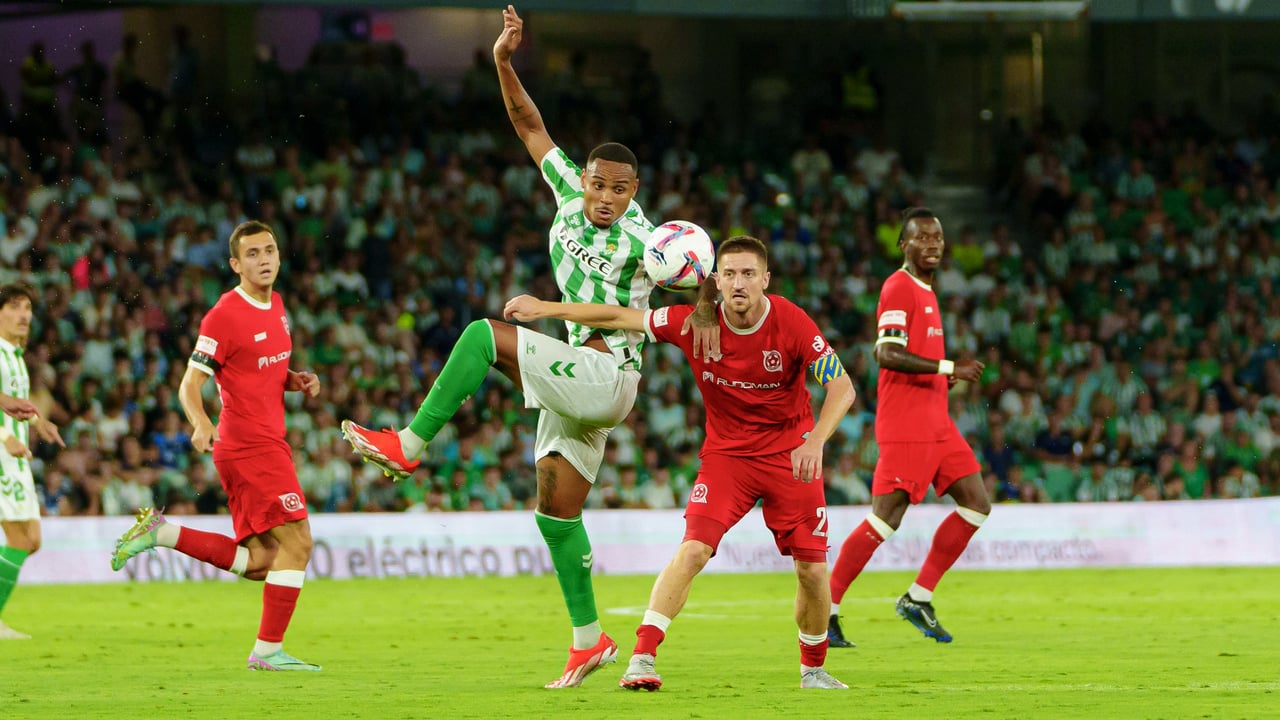 Legia Varsovia - Betis: Horario, canal y dónde ver por TV y online hoy el partido de Conference League