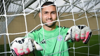 Fran Vieites ya tiene destino: firma hasta 2027 con el Leicester