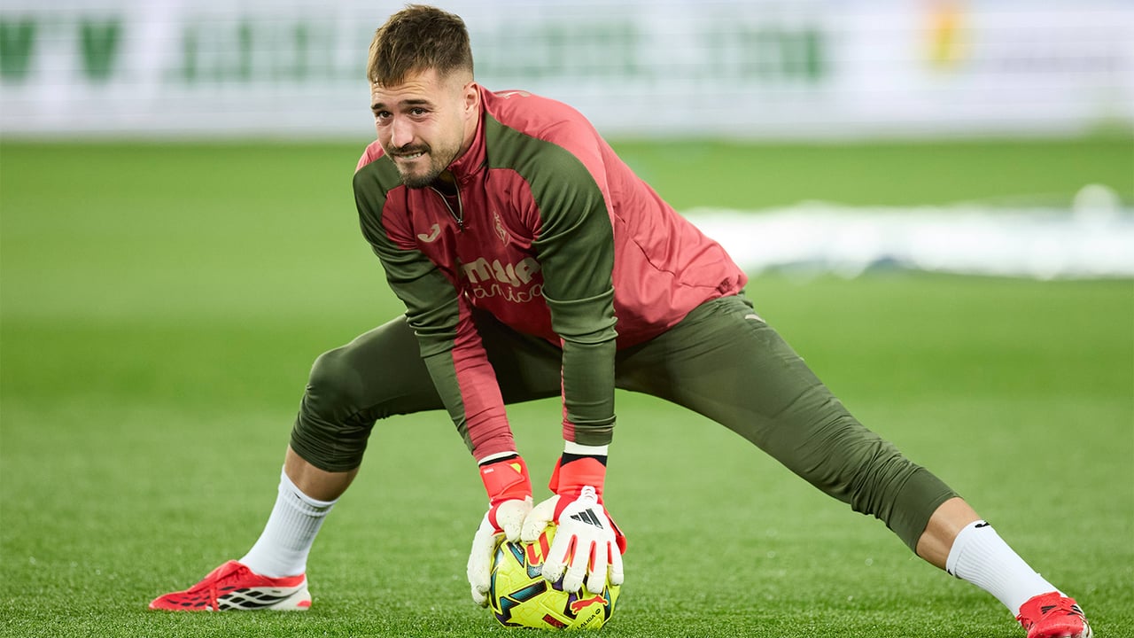 Arnau Tenas, a punto de decidir: su ausencia ante el Benfica propicia la salida