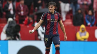 “Carlos Espí seguirá creciendo en el Levante”: renovación hasta 2028 para el delantero del futuro granota