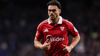 Suazo aclara su futuro tras perder su sitio en el Sevilla con García Plaza: "Acá es donde quiero estar"