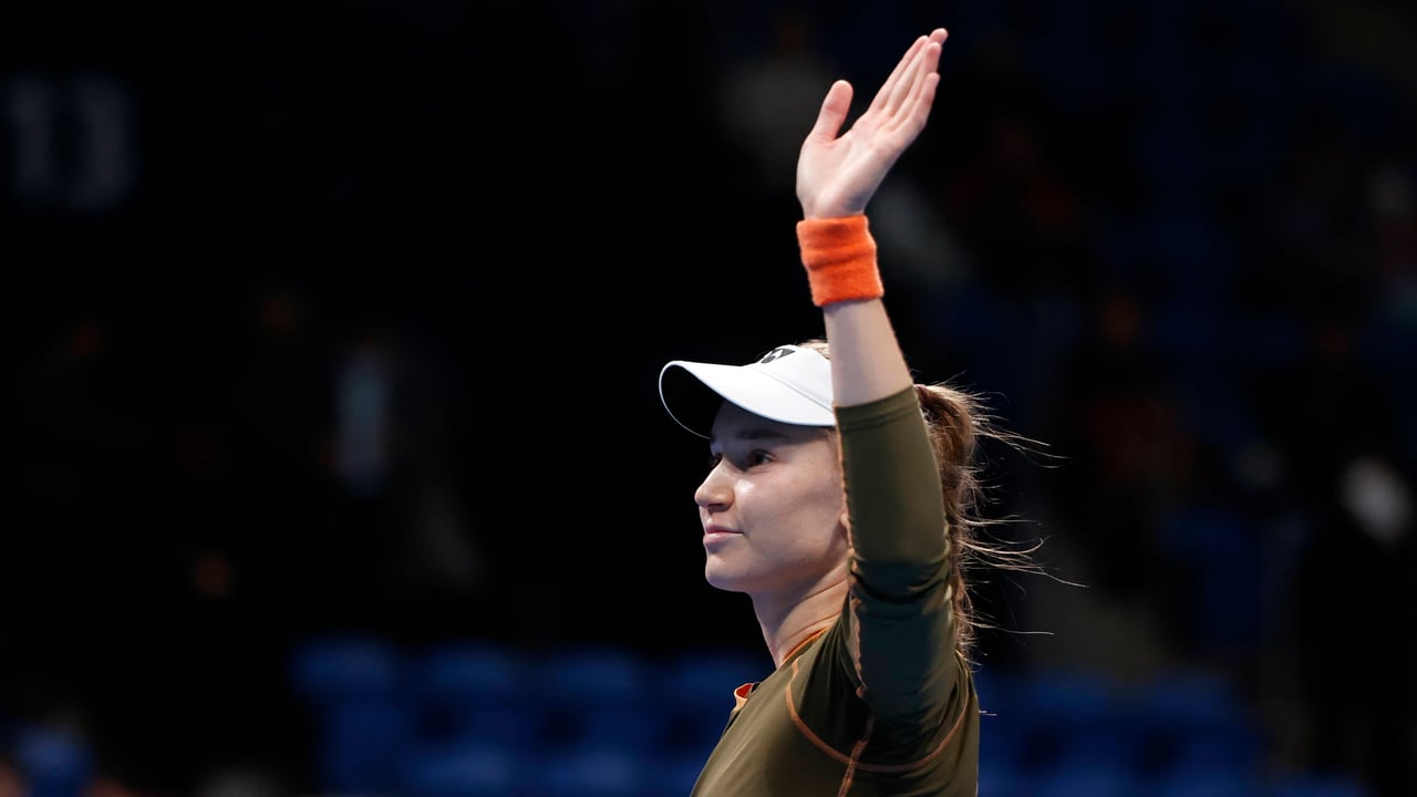 Rybakina remonta a Pegula y peleará invicta por las WTA Finals