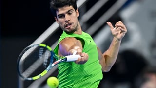 Carlos Alcaraz sabe sufrir para avanzar en Catar